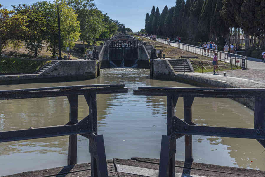 Francia - Beziérs 042 - Canal du Midi - Les 9 Écluses de Fonseranes.jpg